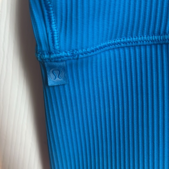 NWOT Blue Power Pivot Tank - Picture 7 of 7